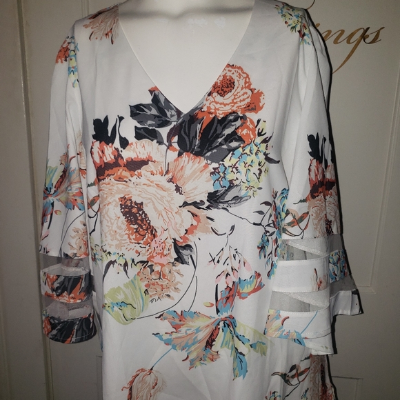 Style & Co. Tops - Style & Co Floral Vneck Top